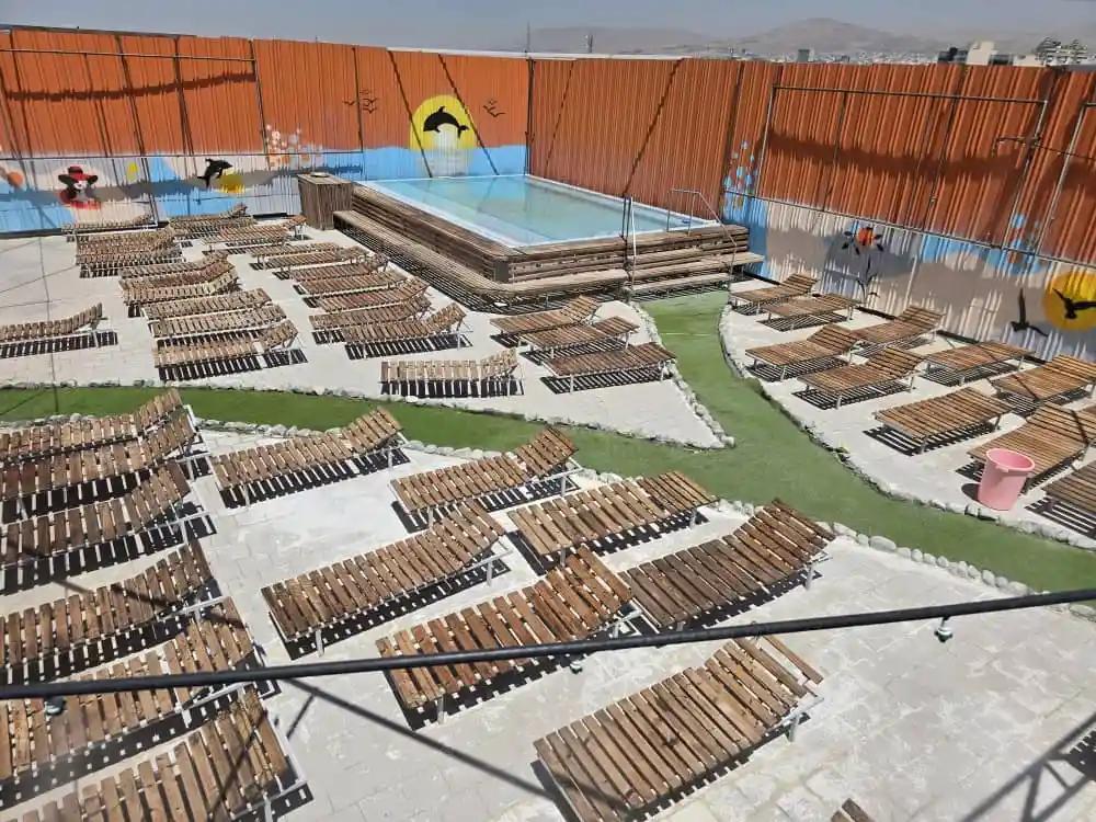 استخر و حمام و تراس آفتاب روباز کرج - حمام آفتاب دانش کرج - تراس افتاب روباز کرج.webp